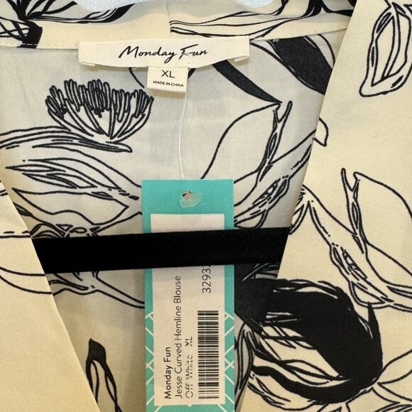 NWT Monday Fun XL "Jessie Curved Hemline Blouse" Stitch Fix Ivory Black Floral - Picture 3 of 5